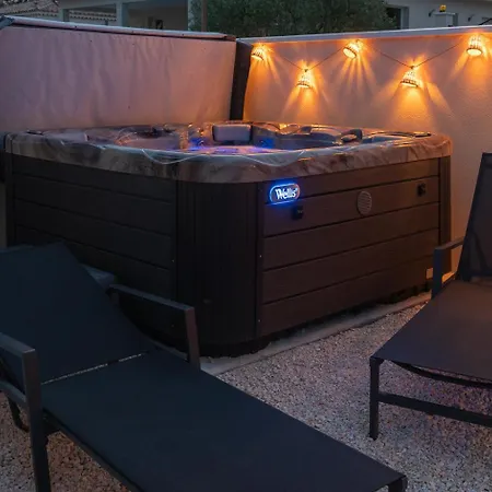 Spa&stay - Anna Outdoor Private Jacuzzi * Goudargues