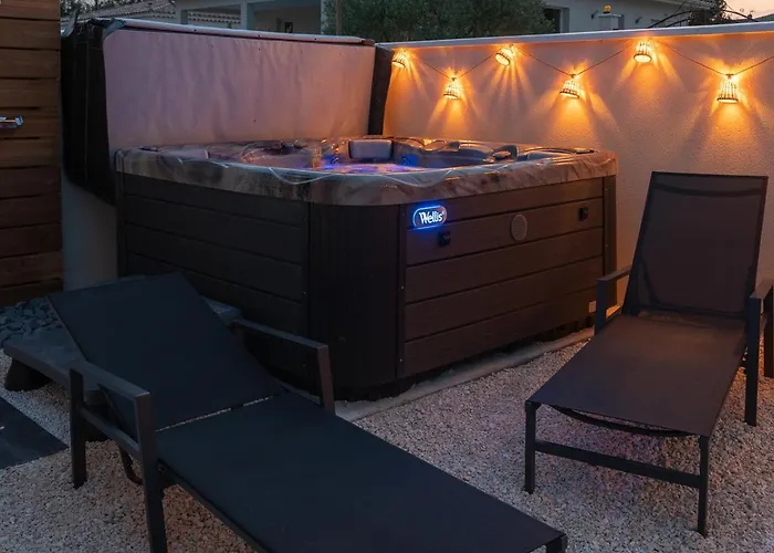 Spa&stay - Anna Outdoor Private Jacuzzi * Goudargues
